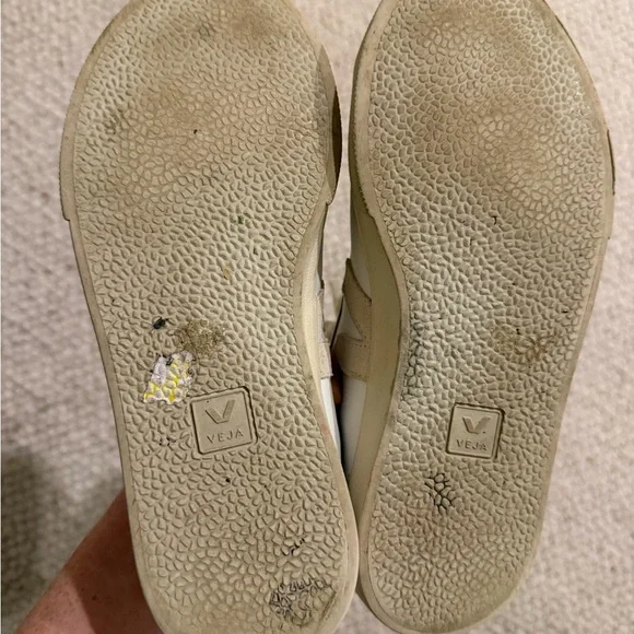 Veja Women's Cream and White Sneakers - Picture 5 of 5